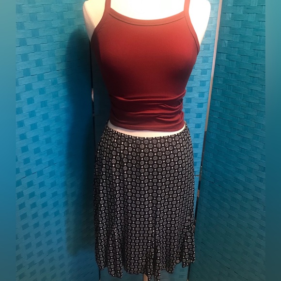 Briggs New York Stretch Flounce Hem Skirt and tank lot sold together. - Picture 4 of 13